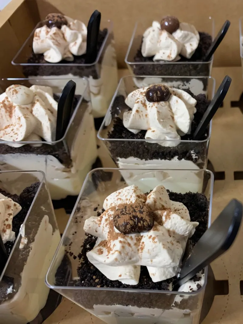 Shot mocaccino cake