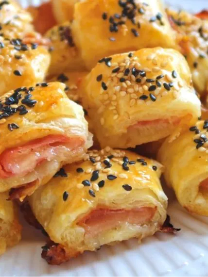 Envuelto de hojaldre con jamón y queso