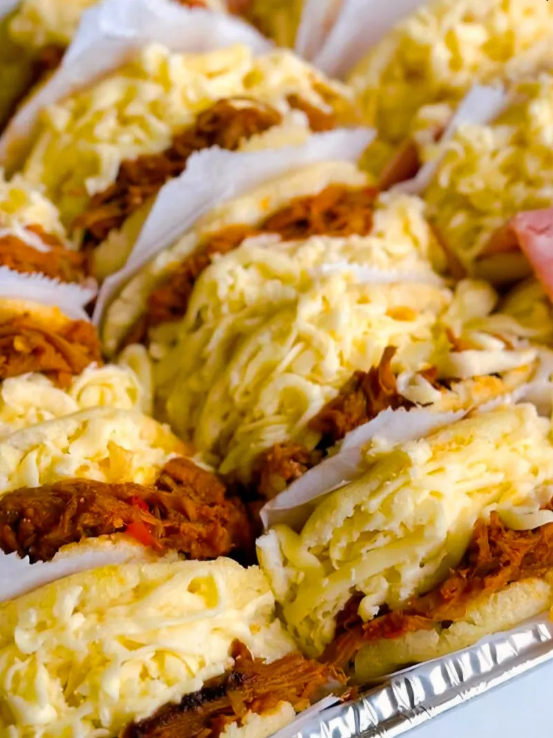 Arepa carne y queso